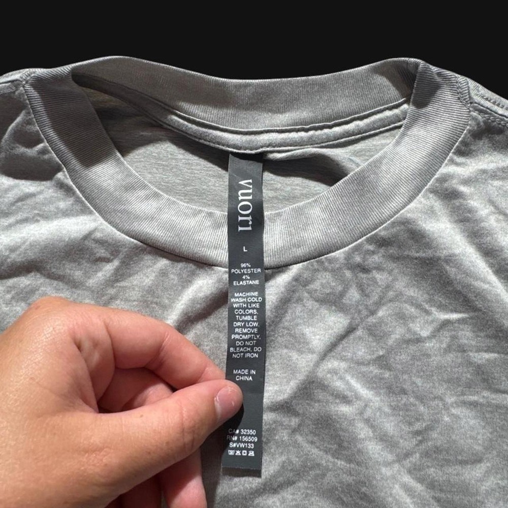 Vuori gray long sleeve pullover 🤍